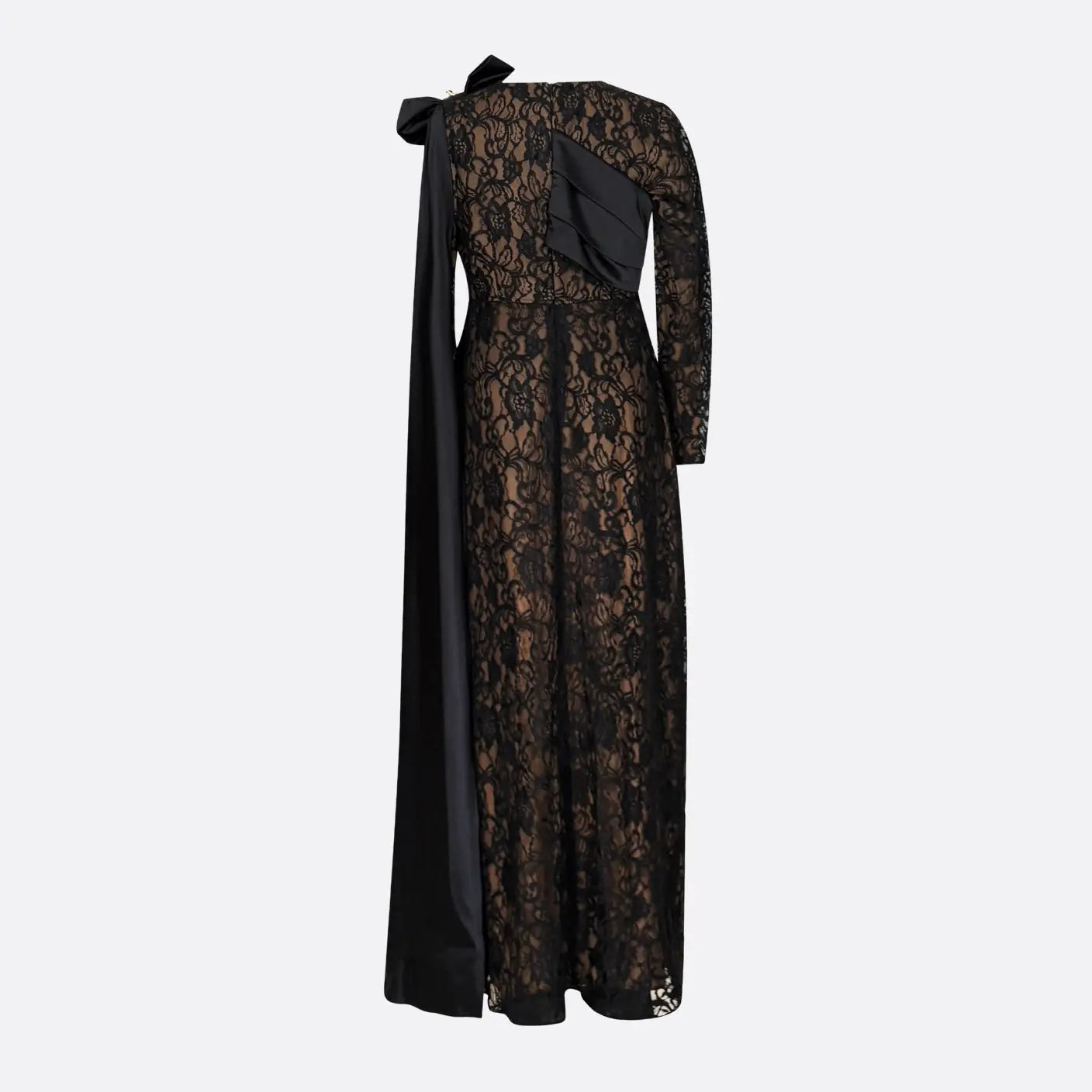 Vue de derriére de la robe longue noire en dentelle.