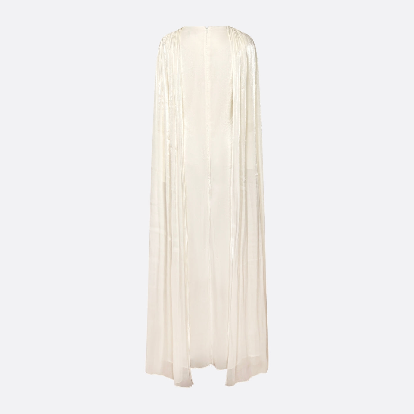 Robe longue drapée blanc cassé de la marque LUMYRA, vue de face sur mannequin, tissu fluide et élégant.